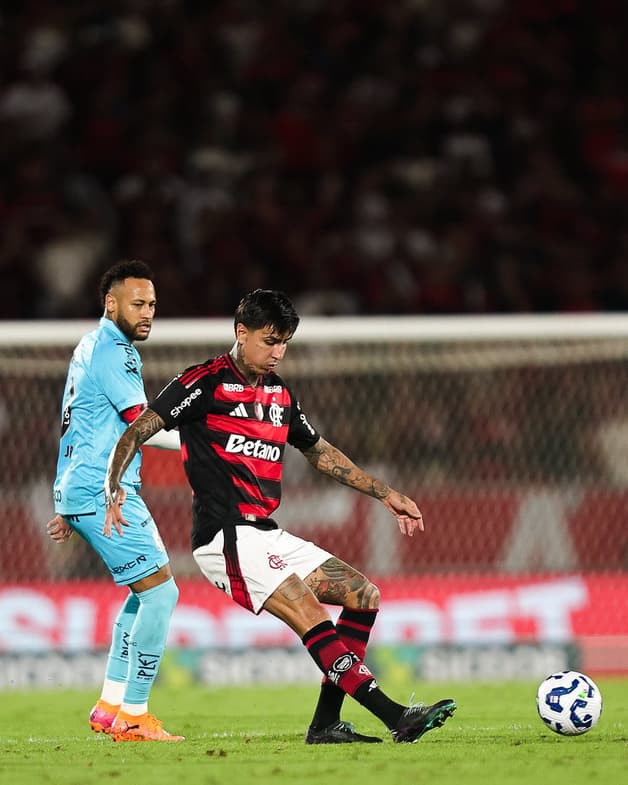 Pulgar e Neymar disputam bola em Flamengo x Santos (Foto: Gilvan de Souza / Flamengo)