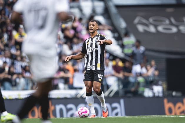 Vitor Hugo em Atlético e Ceará (Foto: Pedro Souza / Atlético)