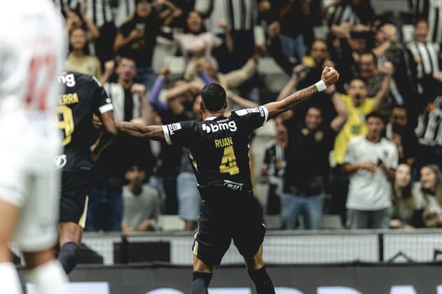 Ruan comemora gol marcado para o Atlético (Foto: Pedro Souza / Atlético)