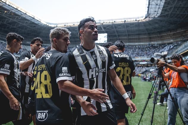Jogadores do Atlético comemoram gol contra o Betim (Foto: Pedro Souza / Atlético)