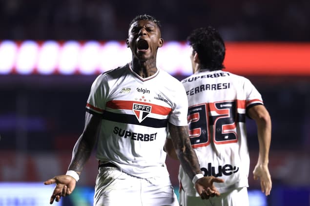 Arboleda comemorando gol do São Paulo