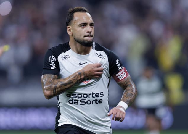 Maycon falou sobre possível favoritismo do Cruzeiro (Foto: Vilmar Bannach/Ekobanpress/Gazeta Press)