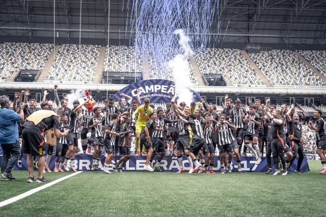 Comemoração do título do Atlético-MG Sub-17 (Foto: Rafael Leandro / Atlético)