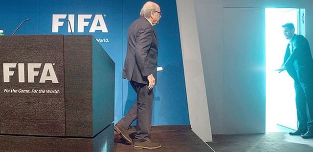 Blatter ficará fora da Fifa por pelo menos três meses (Foto: Valeriano Di Domenico/AFP)