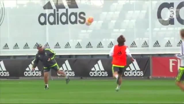 Rafa Benítez domina 'passe' de Casemiro com estilo em treino do Real