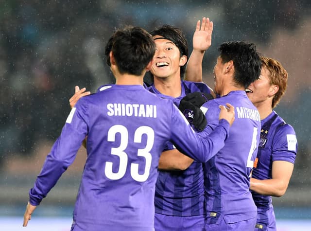 Jogadores comemoram um dos gols do Sanfrecce Hiroshima (Foto: Toshifumi Kitamura / AFP)