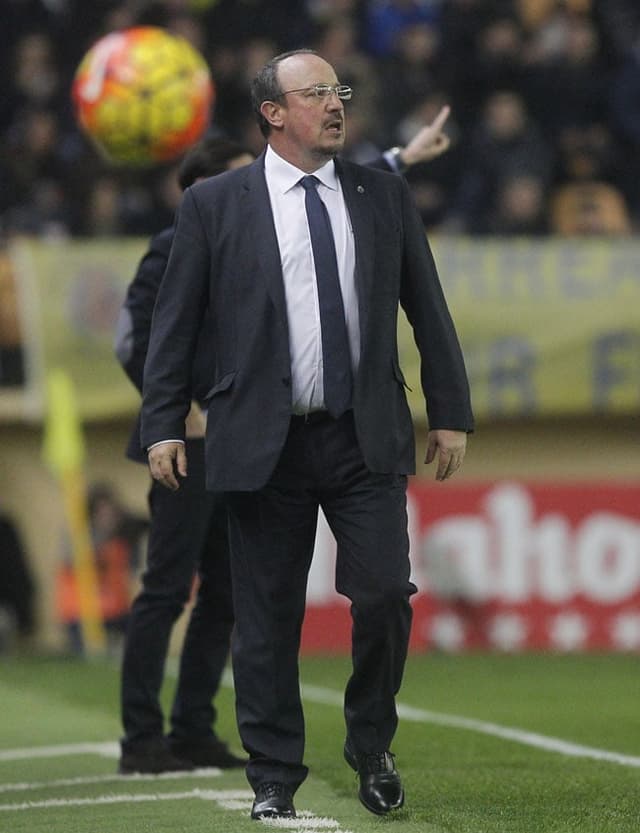 Rafa Benítez volta a ficar em perigo após derrota para o Villarreal (Foto: Jose Jordan / AFP)