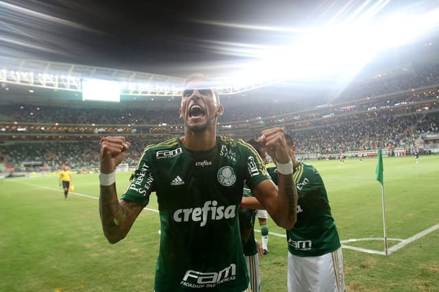 26/3/2015 - Rafael fez o 2º gol em Palmeiras 3x0 São Paulo