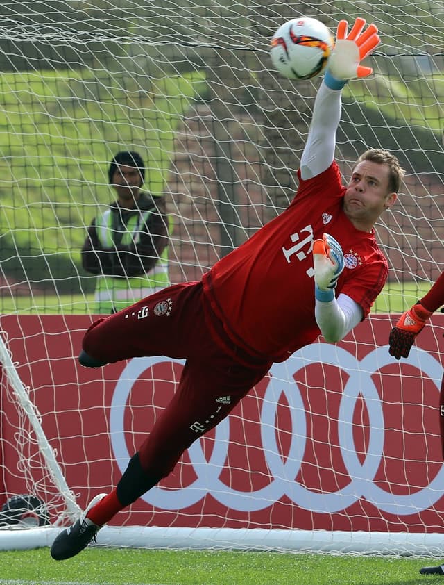 Neuer, do Bayern de Munique, foi escolhido o melhor goleiro da Alemanha no segundo semestre de 2015