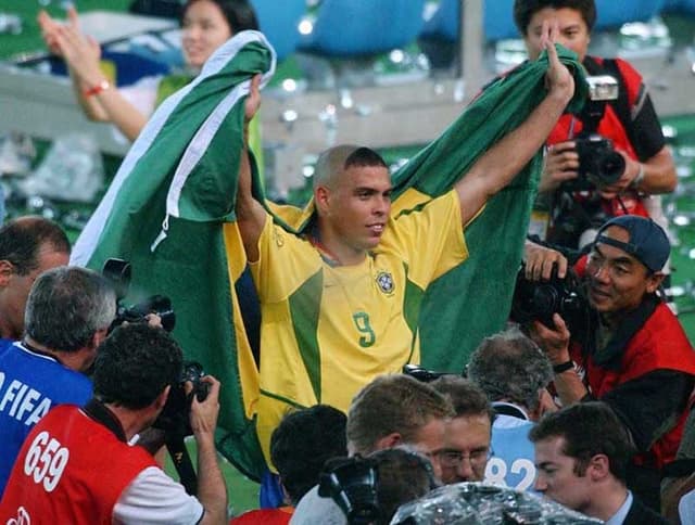 GALERIA: Veja as Copas disputadas por Ronaldo e o clube que ele defendia no período de cada Mundial
