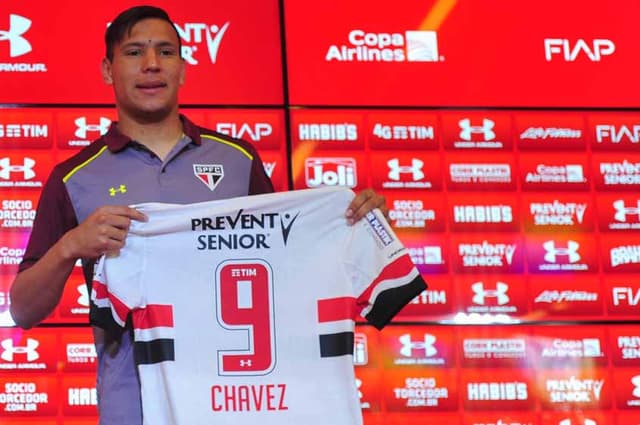 Chavez recebeu a camisa 9, vaga desde a saída de Kieza