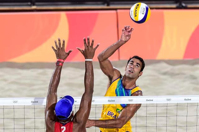 Pedro Solberg e Evandro perderam para os cubanos na estreia do torneio masculino de vôlei de praia dos Jogos do Rio-2016