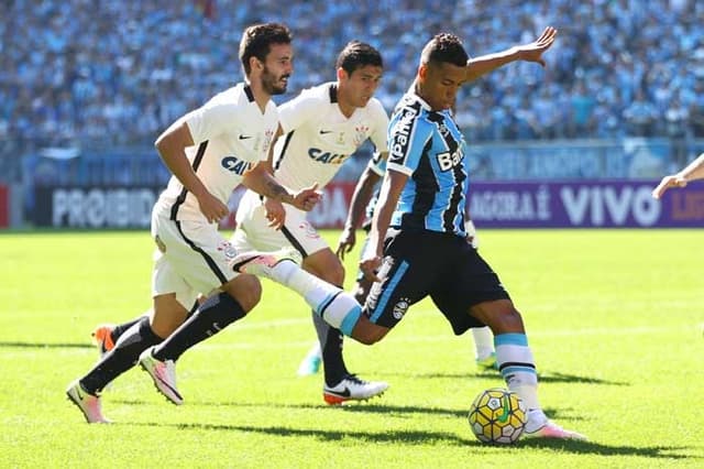Grêmio goleia o Corinthians em Porto Alegre: 3 a 0&nbsp;