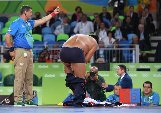 Treinadores do mongol Mandakhnaran Ganzorig, da luta olímpica, se revoltaram com arbitragem