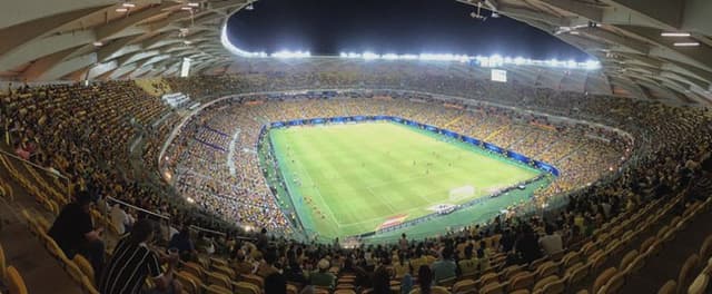 CBF levou multa da Fifa pelos gritos de "bicha" dos brasileiros em Manaus, no duelo contra a Colômbia