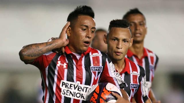 Cueva marcou o primeiro gol do São Paulo na Vila