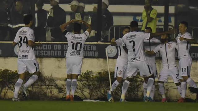 Corinthians goleou o Vasco por 5 a 2