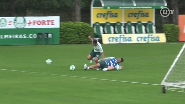 Zagueiro se destaca com gol e desarmes em treino do Palmeiras