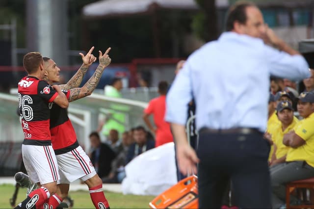 Flamengo 2 x 0 São Paulo: as imagens do jogo na Ilha do Urubu