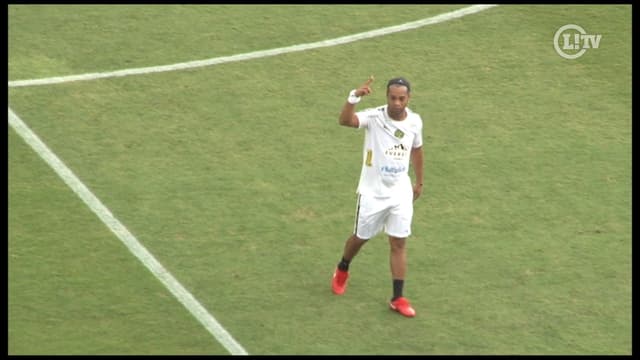 Ronaldinho Gaúcho em amistoso beneficente no Pacaembu
