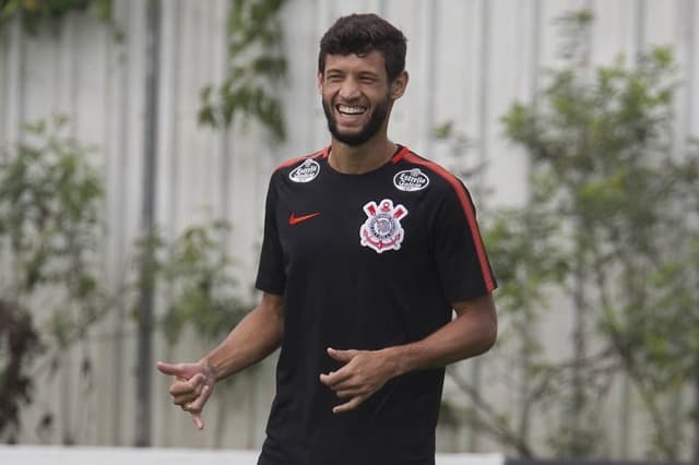 Juninho Capixaba em treino do Corinthians