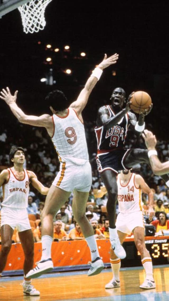 Michael Jordan conquistou duas medalhas de ouro pelos Estados Unidos em Olimpíadas, em 1984 e com o Dream Team em 1992