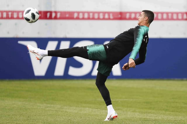 Cristiano Ronaldo tenta fazer gol em sua quarta Copa do Mundo consecutiva