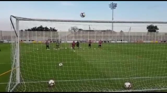 CR7 faz gol de ombro em treino da Juventus