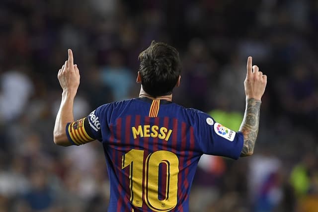 Messi teve uma atuação de gala na estreia do Barcelona com goleada sobre o Alavés. O argentino marcou duas vezes no triunfo por 3 a 0