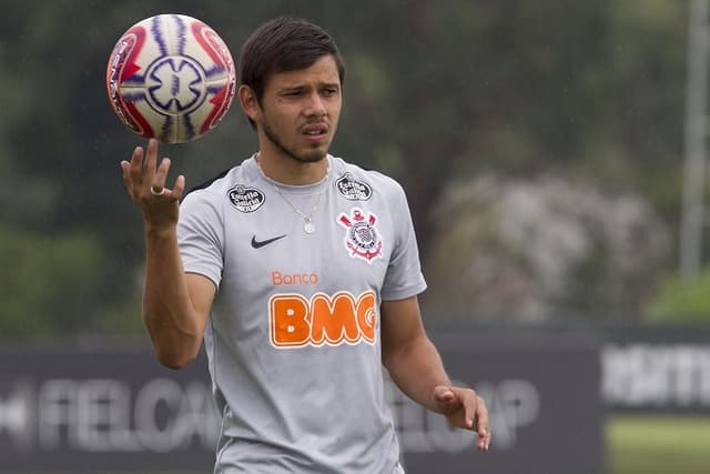 Romero em treino do Corinthians