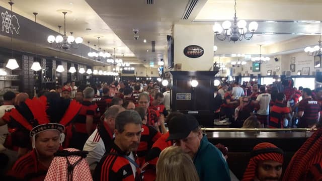 Torcida do Flamengo no Belgian Café
