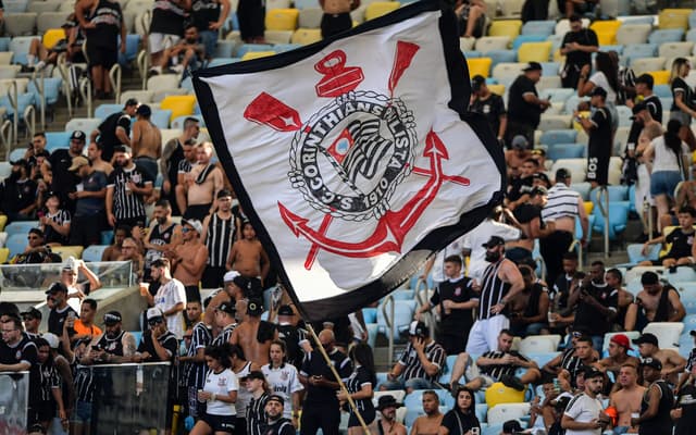 Torcida-Corinthians-Maracana-Flamengo-scaled-aspect-ratio-512-320