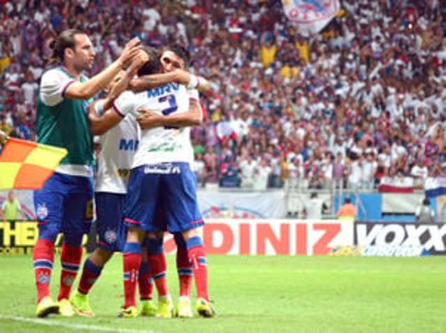 Bahia em campo apoiado pela torcida (Foto: Romildo de Jesus/Lancepress!)