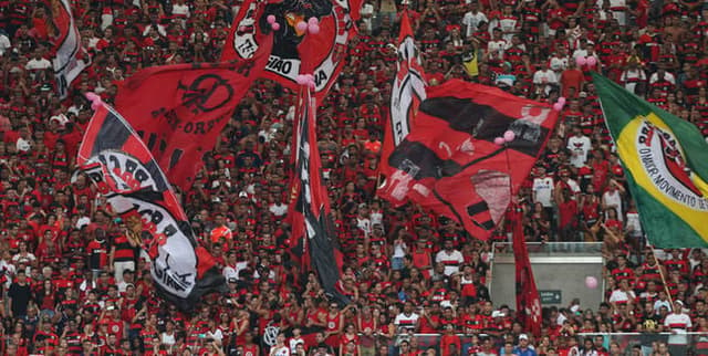 Torcida do Flamengo deu show e empurrou o time (Foto: Cleber Mendes/LANCE!Press)