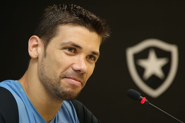 Diego Giaretta em entrevista no Estádio Nilton Santos