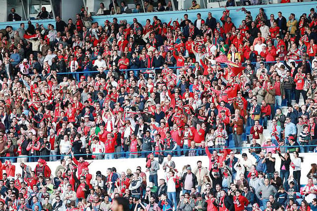 Torcida do Benfica (Foto: Reprodução)