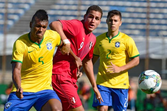 Wallace e Alexander Succar - Sul-Americano Sub-20: Brasil x Peru (Foto: Pablo Porciuncula/AFP)