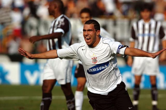 Corinthians 7 x 1 Santos, Brasileirão de 2005, com destaque para Tevez (FOTO: Reginaldo Castro/LANCE!Press)