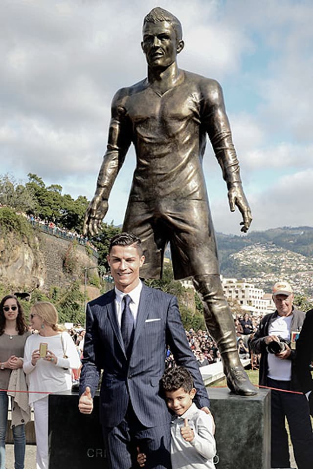 Estátua de Cristiano Ronaldo (Foto: Gregorio Cunha/AFP)