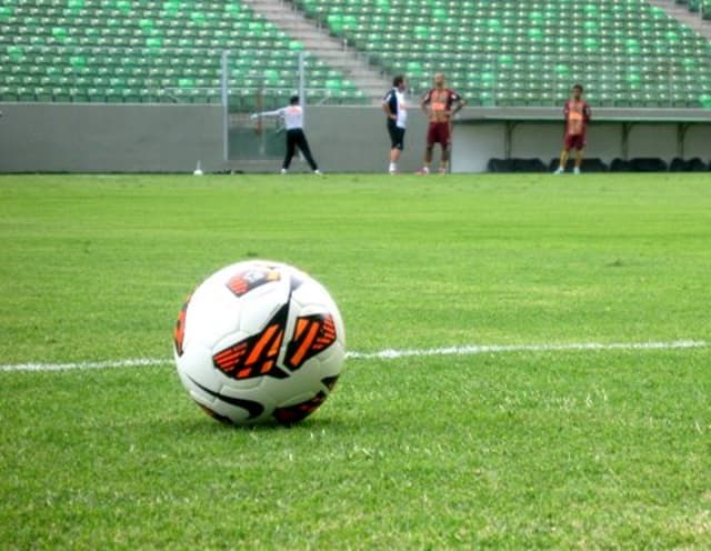 Atlético-MG treina com bola da Libertadores, no Independência (Foto: Frederico Ribeiro)