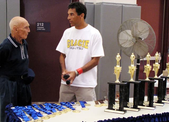 Hélio Gracie e Rorion Gracie (Foto: Divulgação)