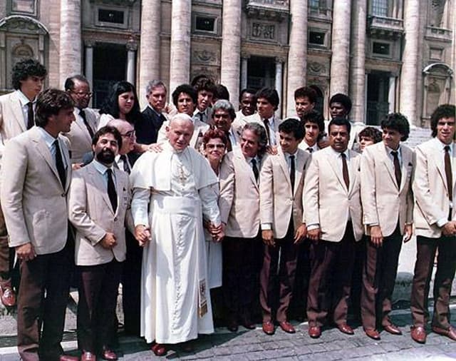 Papa com delegação do São Paulo: (Foto: Divulgação)