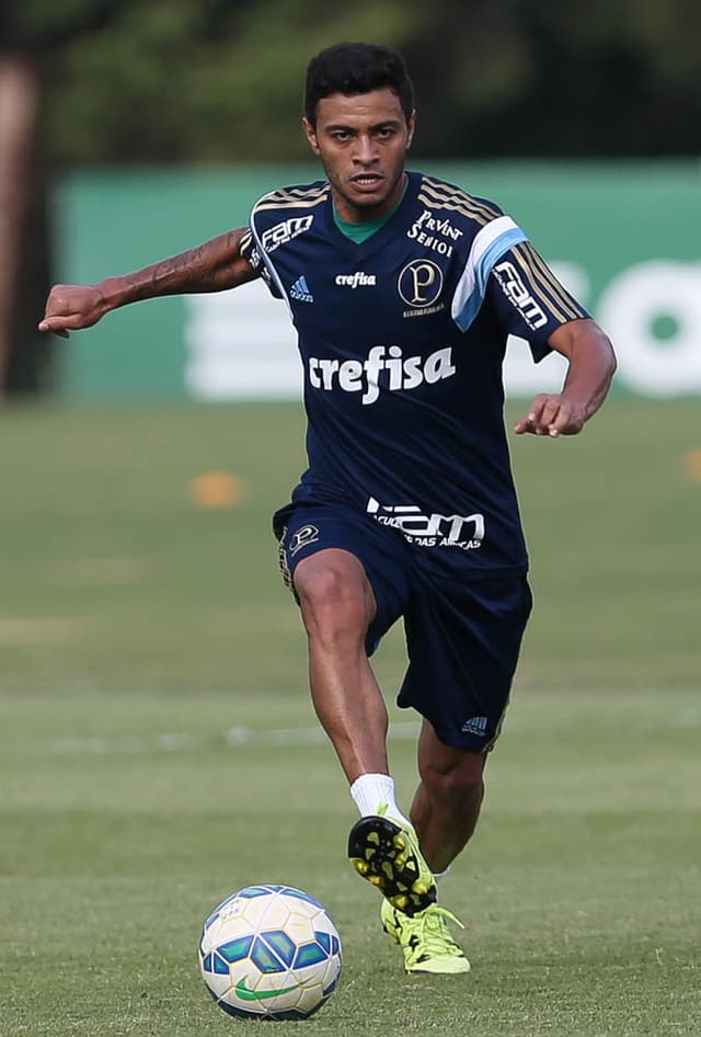 Cleiton Xavier durante treino do Palmeiras