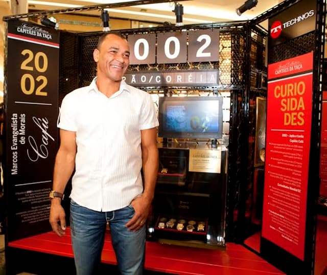 Cafu, capitão do título de 2002, durante exposição (Foto: Divulgação)