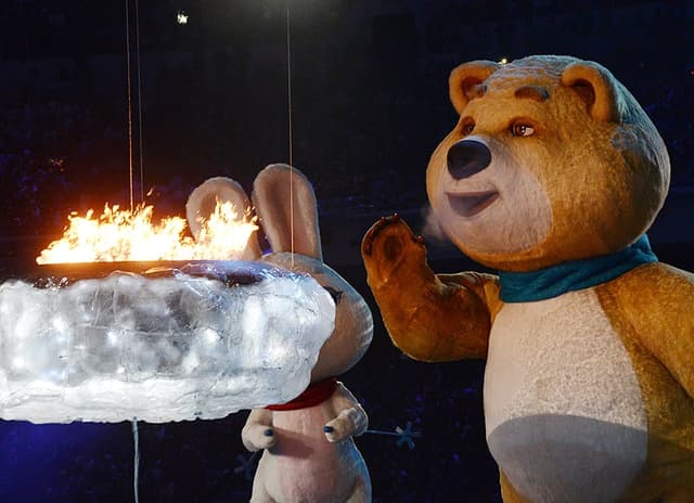 Mascote na cerimônia de encerramento - Sochi (Foto: Kirill Kudryavtsev/AFP)