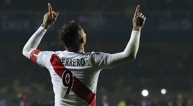 Guerrero segue em alta na seleção peruana (Foto: Luis Acosta/AFP)