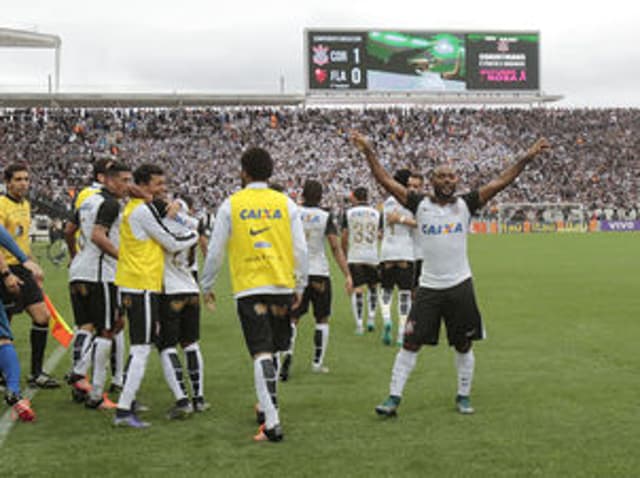 Corinthians vence Flamengo