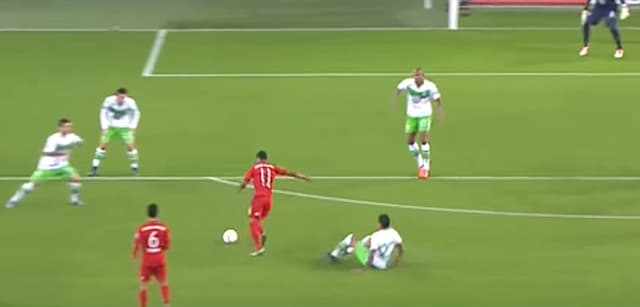 HOME - Bayern de Munique x Wolfsburg - Copa da Alemanha - Douglas Costa (Foto: Reprodução)