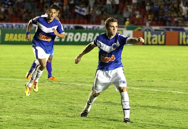 Gol do Montillo - Cruzeiro x Avaí (Foto: Célio Messias)