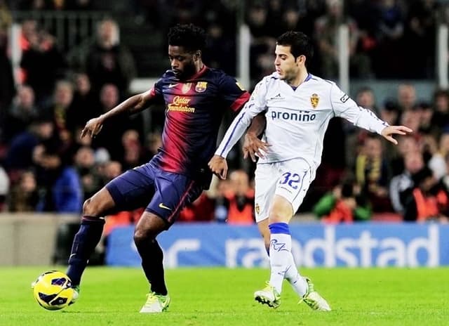 Barcelona x Zaragoza - Alex Song e Victor (Foto: Josep Lago/AFP)